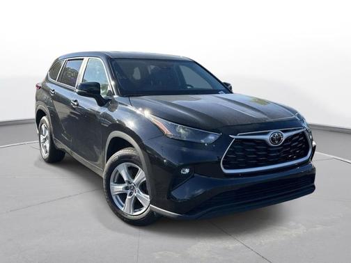 Midnight Black Metallic 2023 Toyota Highlander LE