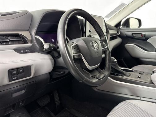 Midnight Black Metallic 2023 Toyota Highlander LE