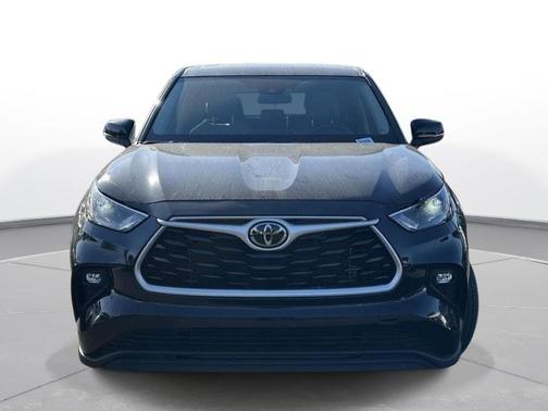 Midnight Black Metallic 2023 Toyota Highlander LE