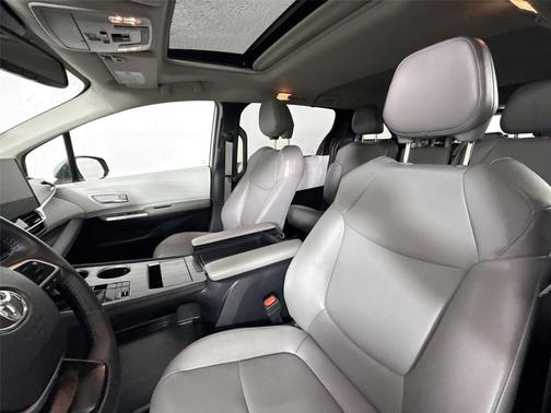Celestial Silver Metallic 2025 Toyota Sienna XLE