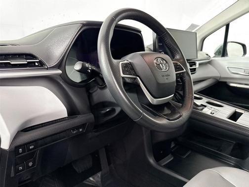 Celestial Silver Metallic 2025 Toyota Sienna XLE