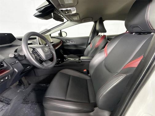 2025 Toyota Prius Plug-In Hybrid SE