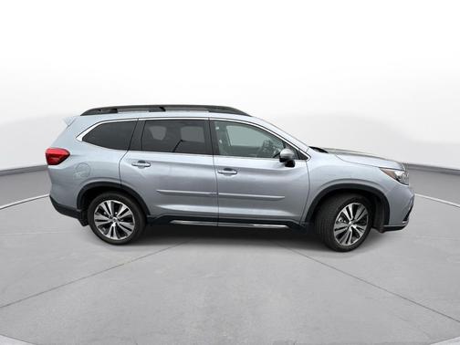 Ice Silver Metallic 2022 Subaru Ascent Limited 7-Passenger