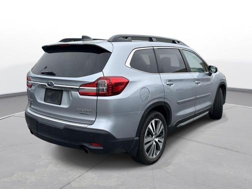 Ice Silver Metallic 2022 Subaru Ascent Limited 7-Passenger
