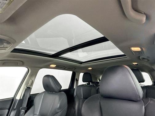 Ice Silver Metallic 2022 Subaru Ascent Limited 7-Passenger