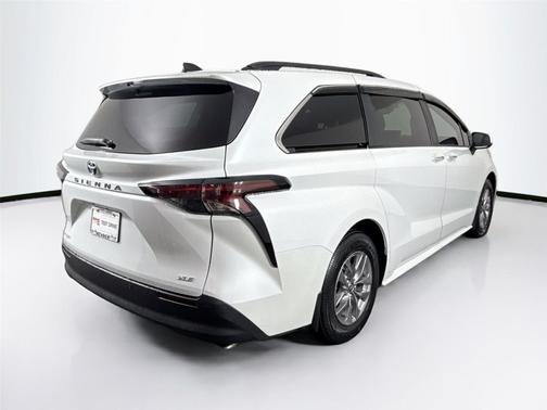 2025 Toyota Sienna XLE