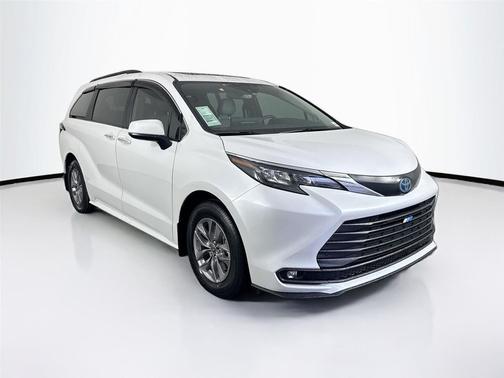 2025 Toyota Sienna XLE