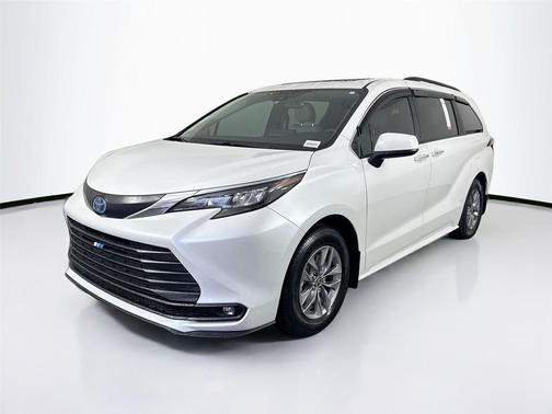 2025 Toyota Sienna XLE