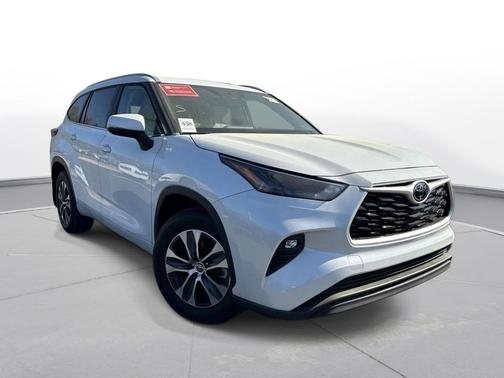 Wind Chill Pearl 2024 Toyota Highlander XLE