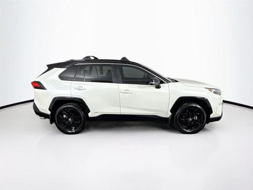 2022 Toyota RAV4 Hybrid SE