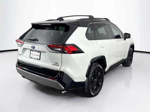 2022 Toyota RAV4 Hybrid SE