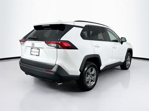 Ice Cap 2025 Toyota RAV4 XLE