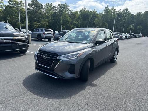 Gun Metallic 2024 Nissan Kicks S