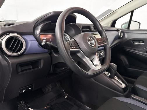 Gun Metallic 2024 Nissan Versa 1.6 SV
