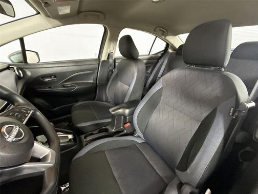 Gun Metallic 2024 Nissan Versa 1.6 SV