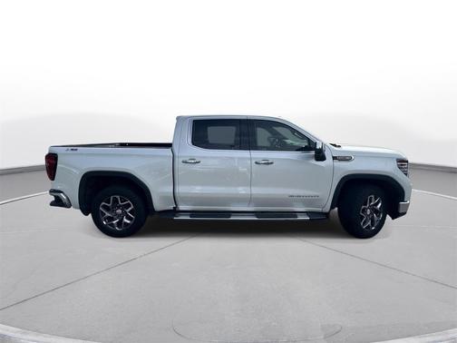 White Frost Tricoat 2022 GMC Sierra 1500 SLT