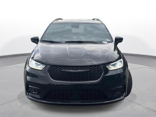Diamond Black Crystal Pearlcoat 2025 Chrysler Pacifica Limited
