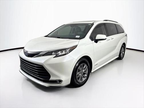 2021 Toyota Sienna XLE 8 Passenger