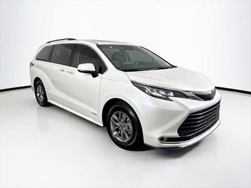 2021 Toyota Sienna XLE 8 Passenger