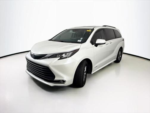 2021 Toyota Sienna XLE 8 Passenger