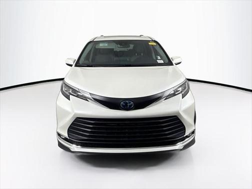 2021 Toyota Sienna XLE 8 Passenger