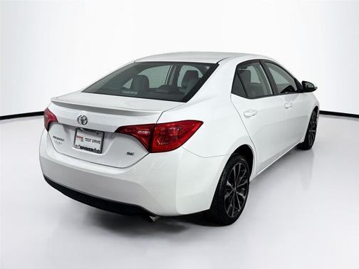 Super White 2017 Toyota Corolla SE
