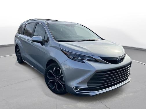 2025 Toyota Sienna Platinum