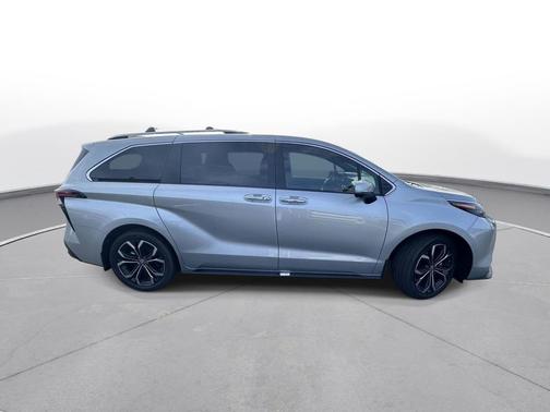 2025 Toyota Sienna Platinum