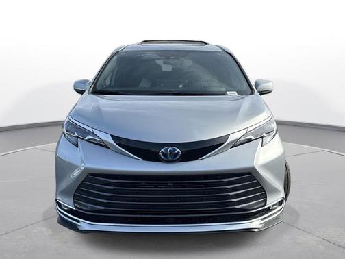2025 Toyota Sienna Platinum