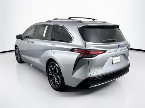 2025 Toyota Sienna Platinum