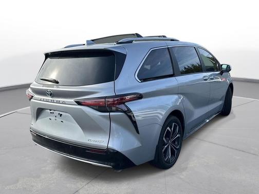 2025 Toyota Sienna Platinum