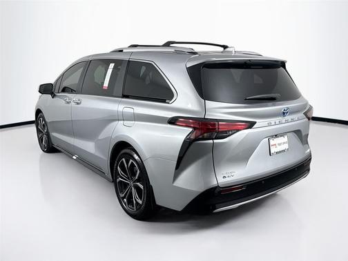 2025 Toyota Sienna Platinum