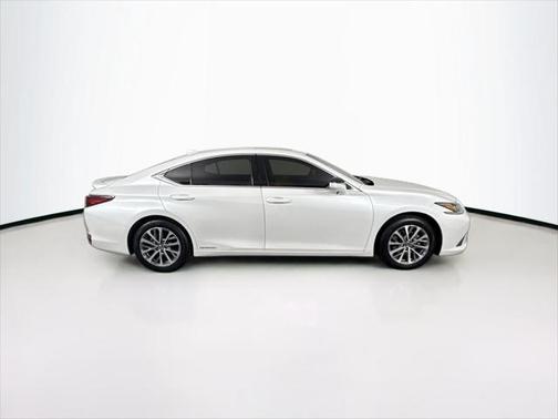 2022 Lexus ES 300h Base