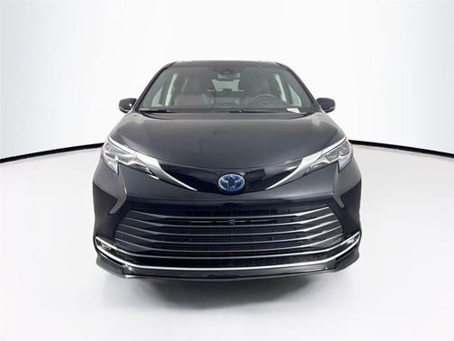2024 Toyota Sienna Platinum 7 Passenger