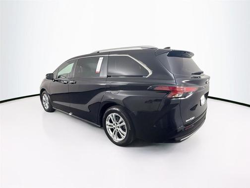 2024 Toyota Sienna Platinum