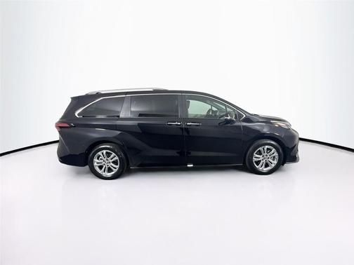 2024 Toyota Sienna Platinum 7 Passenger
