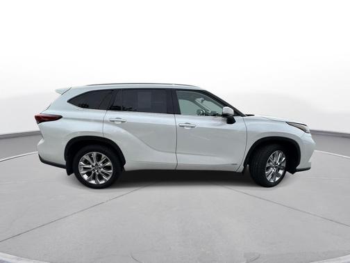Wind Chill Pearl 2022 Toyota Highlander Hybrid Limited