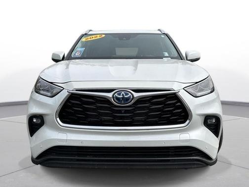 Wind Chill Pearl 2022 Toyota Highlander Hybrid Limited