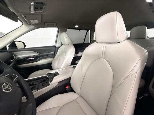 Celestial Silver Metallic 2026 Toyota Grand Highlander XLE
