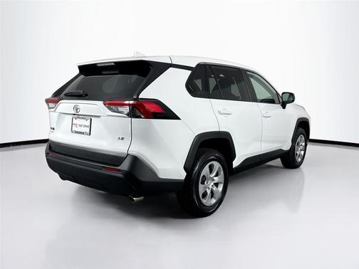 Ice Cap 2025 Toyota RAV4 LE