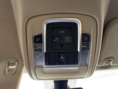 Diamond Black Crystal Pearlcoat 2020 RAM 1500 Laramie