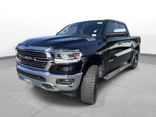 Diamond Black Crystal Pearlcoat 2020 RAM 1500 Laramie