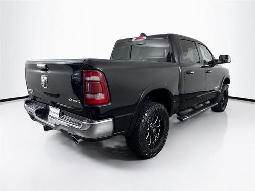 Diamond Black Crystal Pearlcoat 2020 RAM 1500 Laramie
