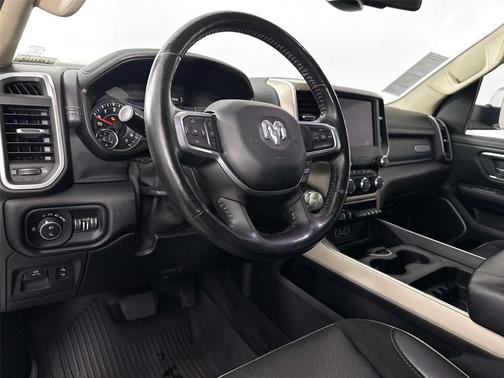 Diamond Black Crystal Pearlcoat 2020 RAM 1500 Laramie