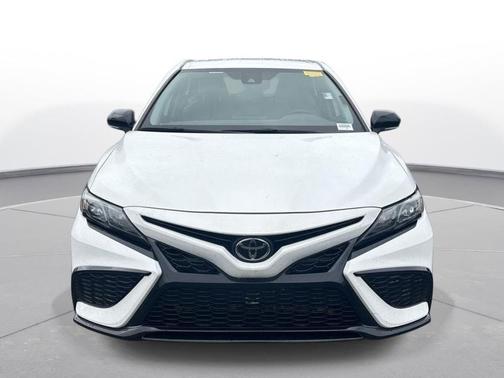 Super White 2022 Toyota Camry SE