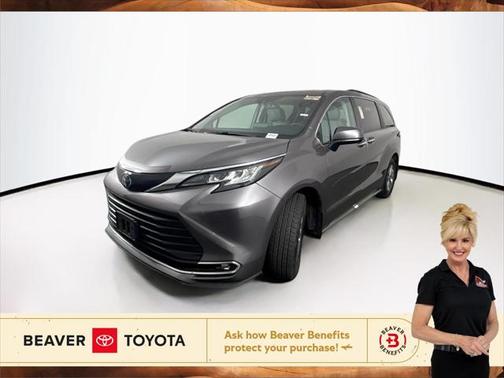2022 Toyota Sienna XLE 8 Passenger