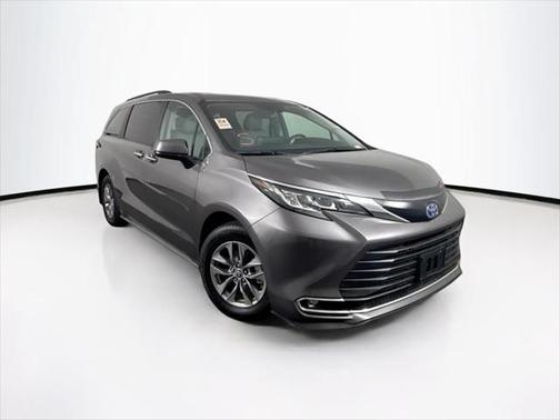 2022 Toyota Sienna XLE 8 Passenger
