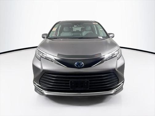 2022 Toyota Sienna XLE 8 Passenger