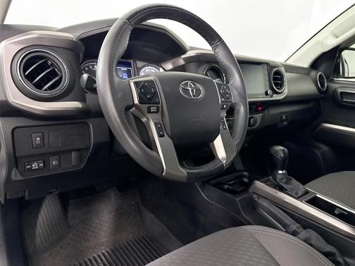 White 2022 Toyota Tacoma SR5