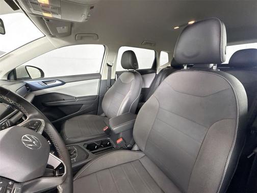 Pure White 2022 Volkswagen Taos 1.5T SE